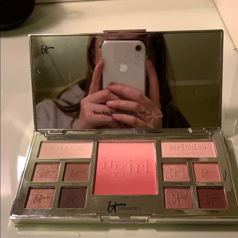 IT GIRL MAKEUP PALLET